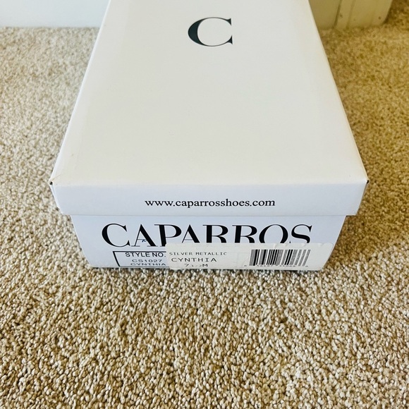Caparros Silver Women's heels size 7.5 - Picture 9 of 9
